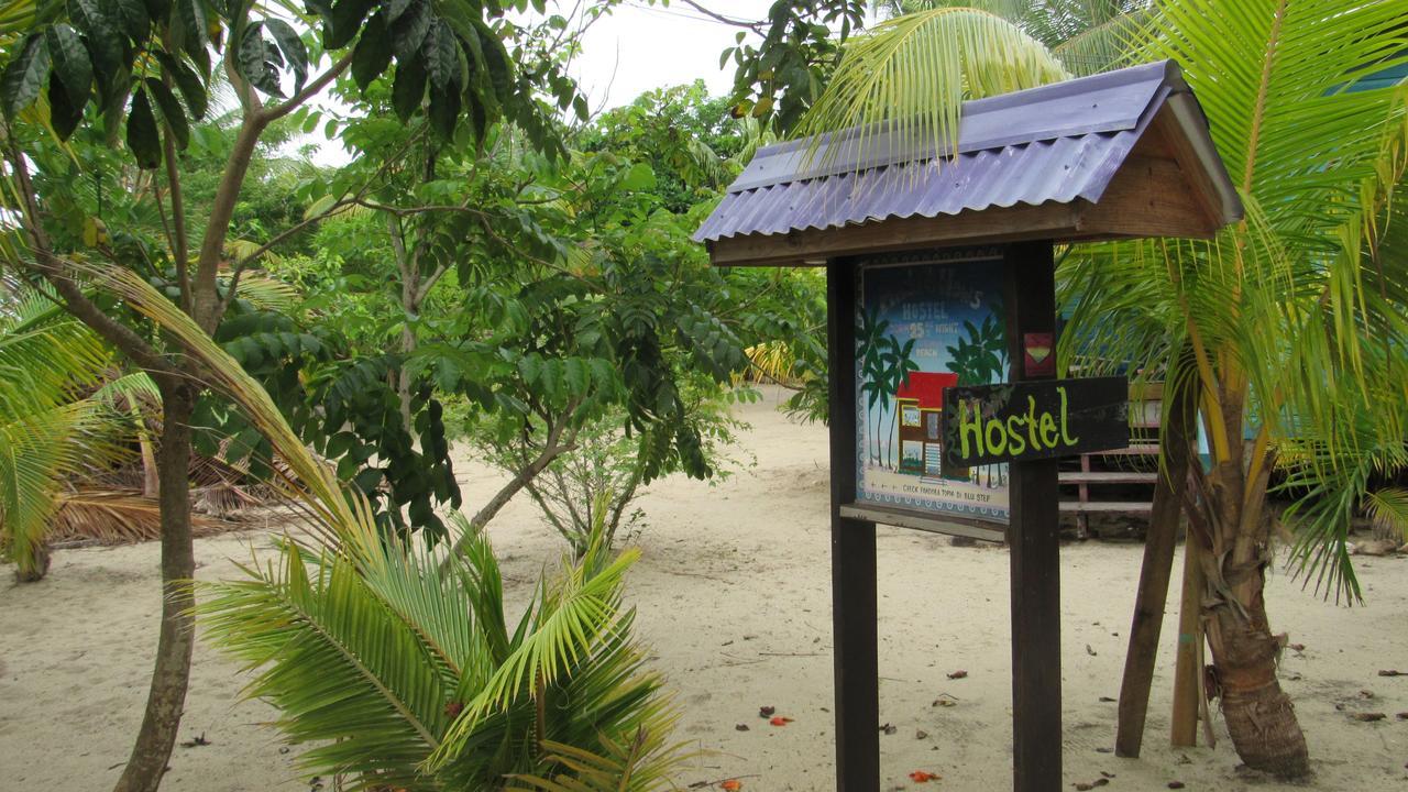 Anda Di Hows Hostel Placencia Eksteriør billede