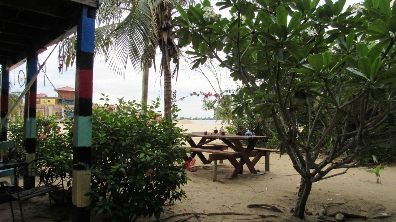 Anda Di Hows Hostel Placencia Eksteriør billede